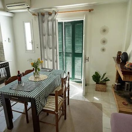 Μονοκατοικία Στο Κέντρο Με Τζάκι Apartment Patras Exterior photo