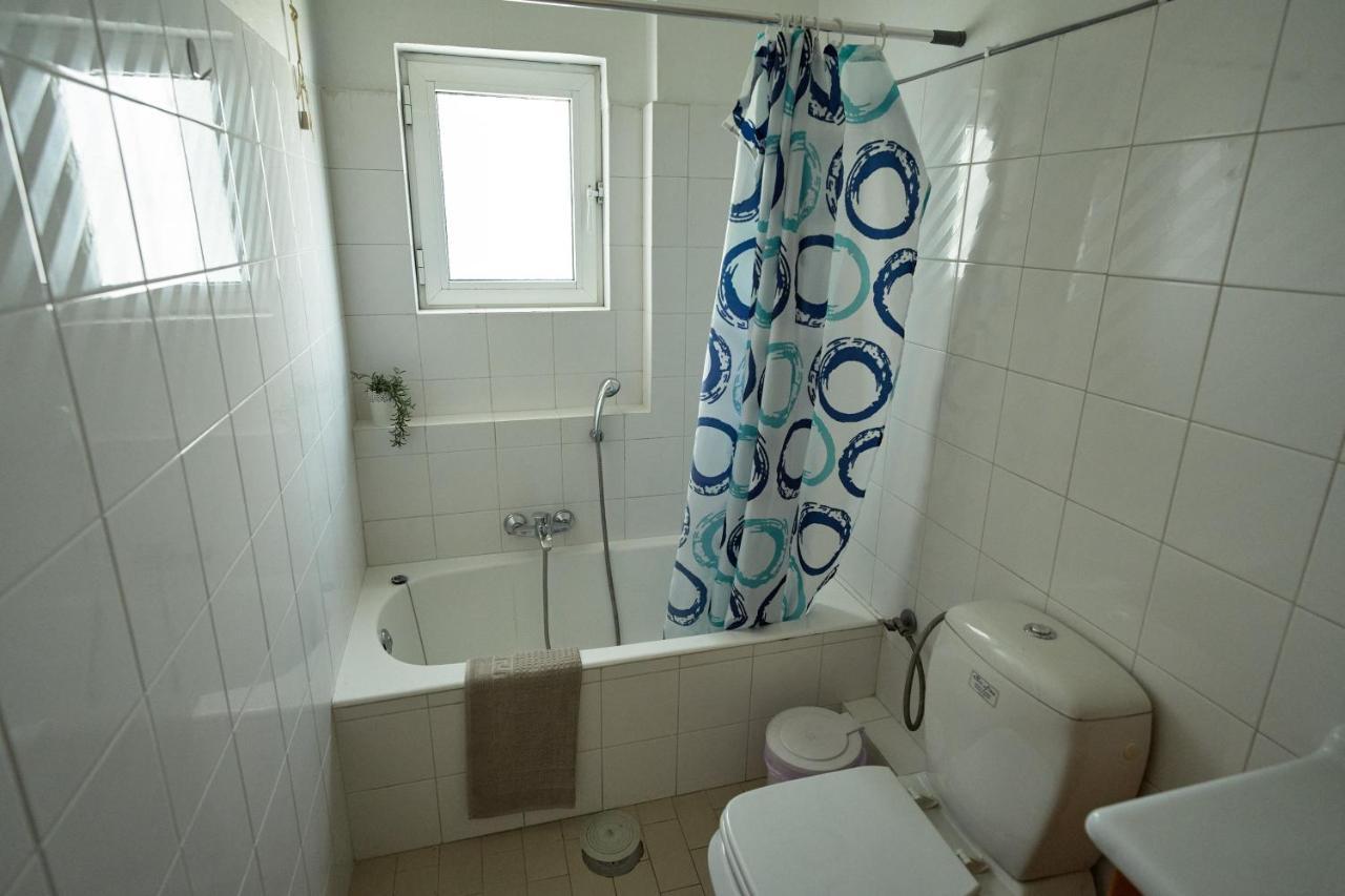 Apartment μονοκατοικία στο κέντρο με τζάκι *